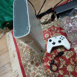 White Xbox 360 With controller and AV cord NO POWER CORD🎮