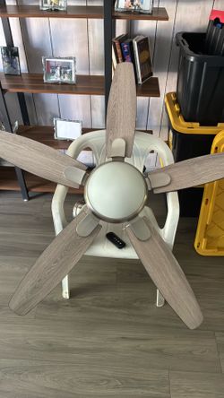 52” hunter ceiling fan with light