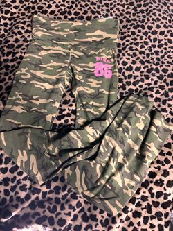 New army print leggings vs/ pink
