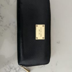 Michael Kors Black Leather Zip Wallet