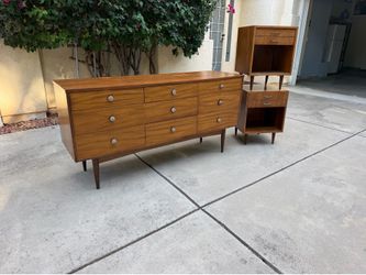 Mid Century dresser and nightstands