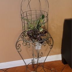 SILVER METAL CAGE WITH STAND.
