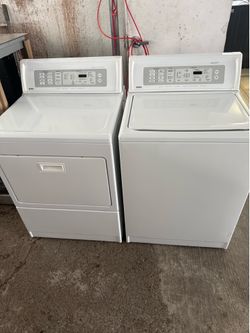 Kenmore top load washer and gas dryer set in great condition