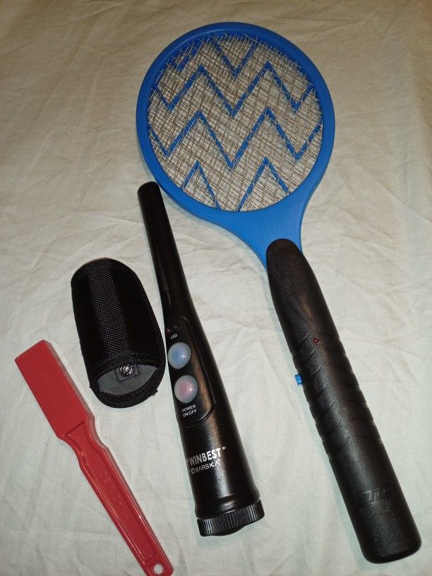 Short-wand Metal Detector w/Holster and Magnet Tool - Electronic Bug Zapper