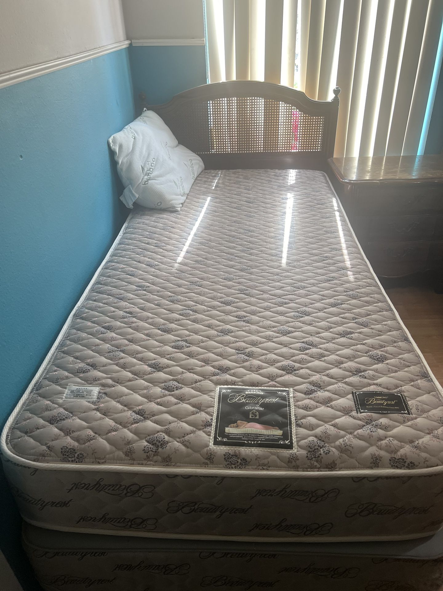 Twin Bed With Headboard And Mattress 