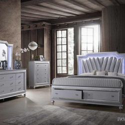Brand  New Queen Size Bed Nightstand Dresser Mirror $1799.financing Available No Credit Needed 