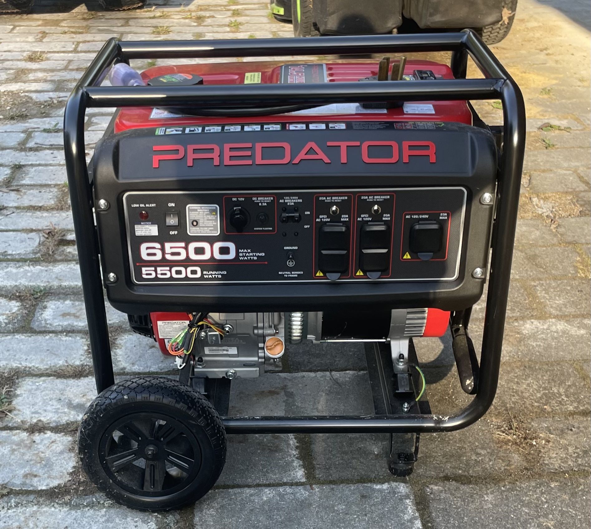 LIKE NEW!! Predator 6500 W generator