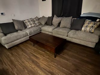 Large Modern Sectional Couch +Coffee Table