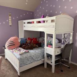 Complete  beautiful bedroom set $875  $4950 brand new