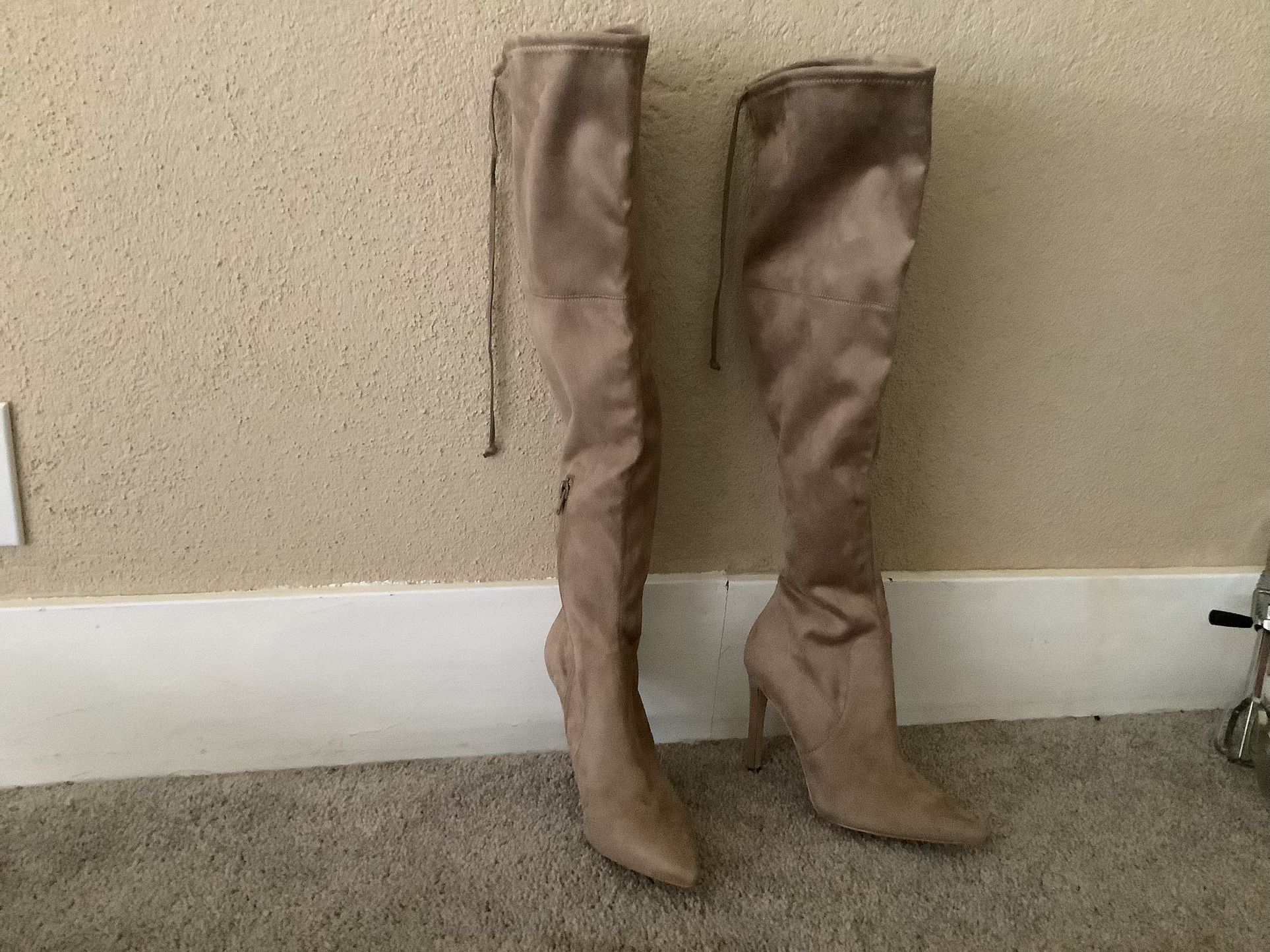 GUESS THIGH HIGH HEELS BOOTS MINT CONDITION 8M In My Closet They Never Wear