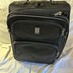 Travelpro FlightCrew5 18inch Roller board Bag 