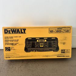 DEWALT 20 -Volt Lithium-ion Charger 4 Battery