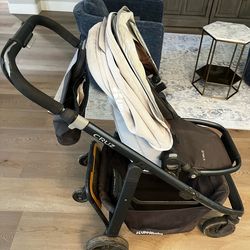 Uppababy cruz stroller with kickboard