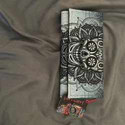 Tri-Fold Magnetic ¡Ay Guey! Wallet