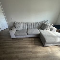 Couch White/greyish 