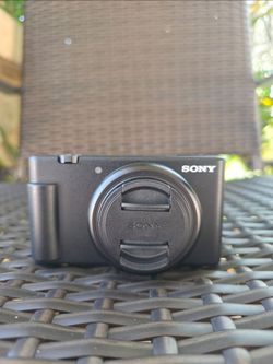 Sony ZV-1F Vlog Camera for Content Creators and Vloggers Black