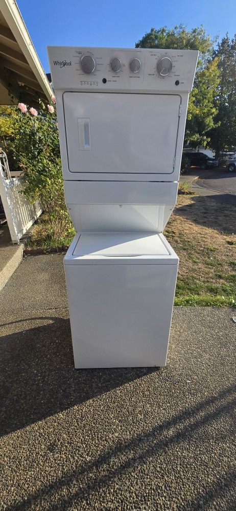Whirlpool Stackeable Size 27w 32d 75h) I Can Help You With Free Delivery Within 10 Miles Distance