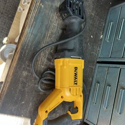 Dewalt Saw 