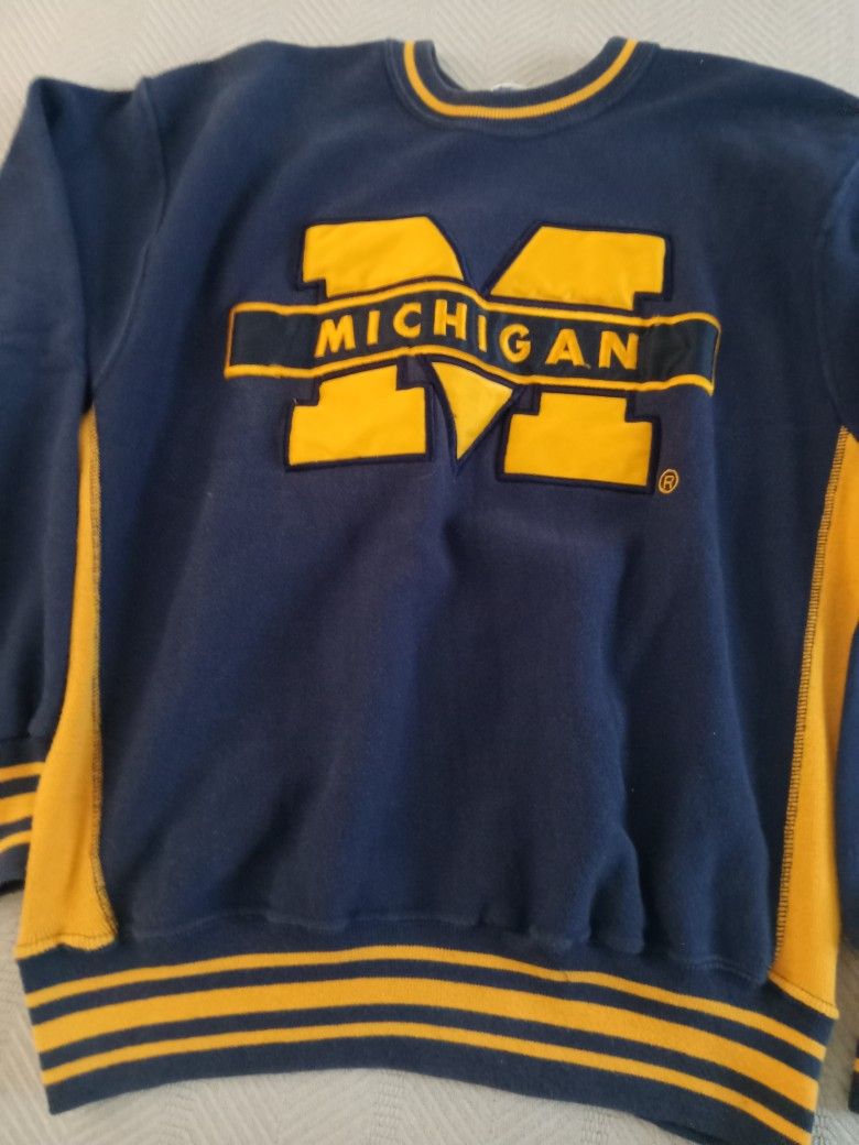 MICHIGAN SWEATSHIRT AND T SHIRT