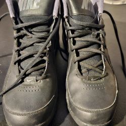 Mens Nike Sneakers 9.5