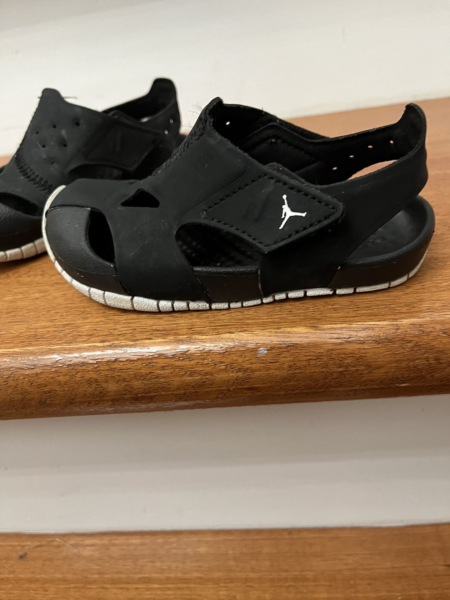 Jordan top toddler sandals