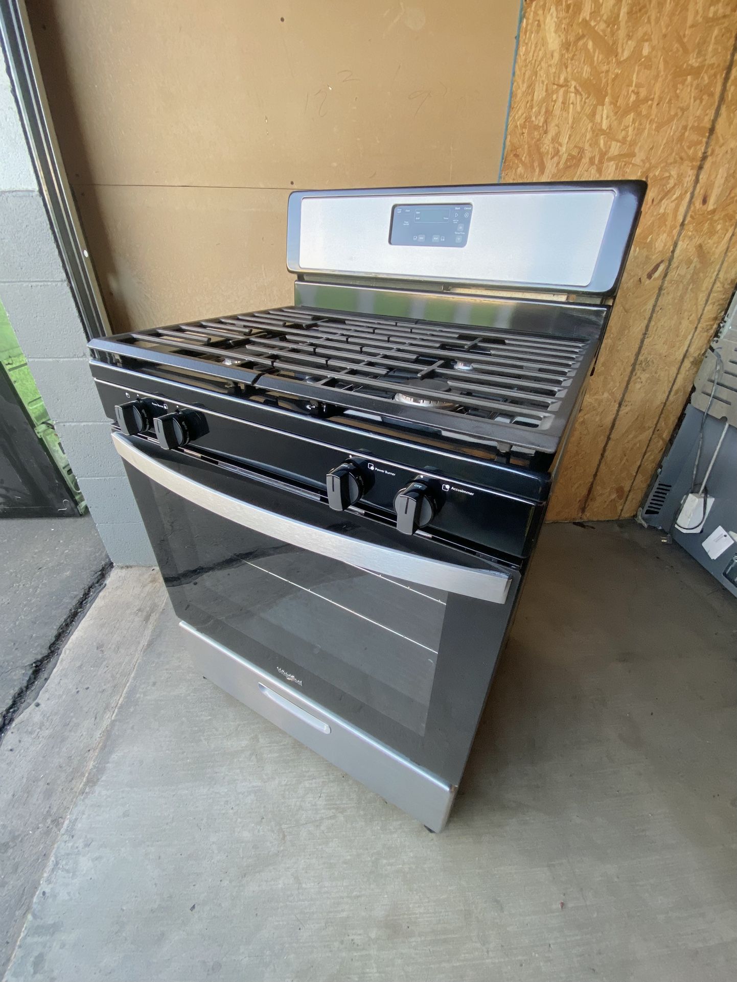 Whirlpool gas stove 4 burners stainless st 30”