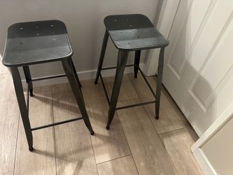 2 counter height barstools