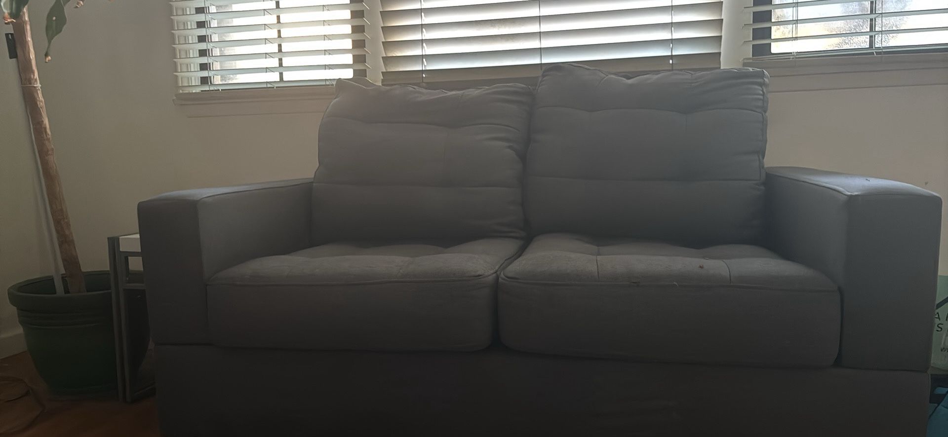 Gray Loveseat – Excellent Condition