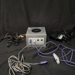 Silver Nintendo GameCube 101 Console Bundle 