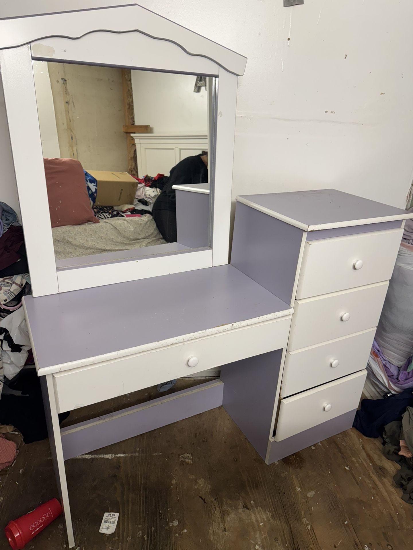 Vanity With Drawers 