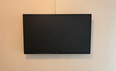 LG 49" 4K Smart TV