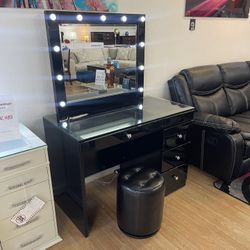 Brand New Vanity With Lights And Stool! 