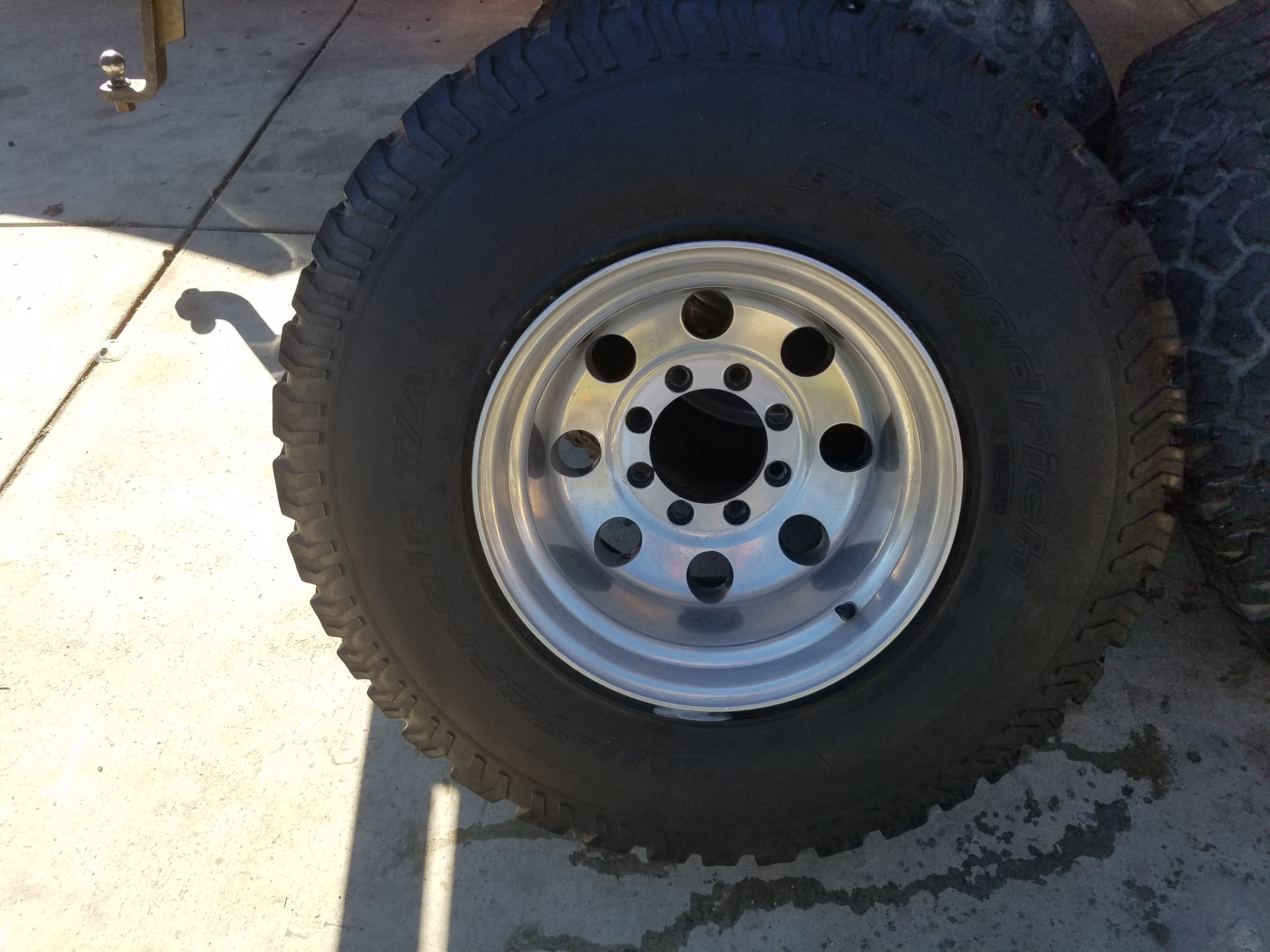 8x6.5 aluminum pro comp rims 16.5x12.5 8 lug, 8 virlos chevy 35x12.50r16.5lt