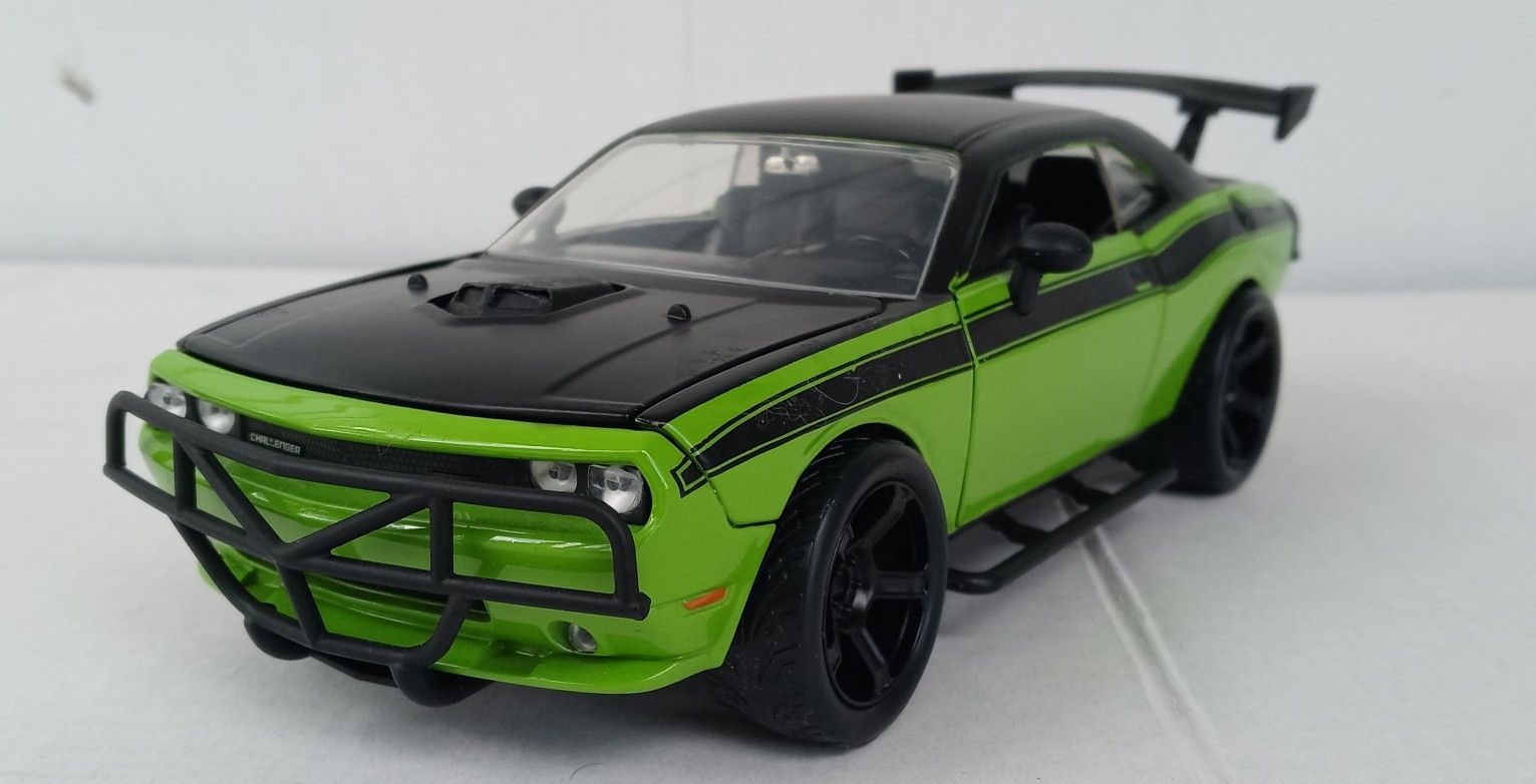 Die Cast Metal - Fast & Furious - Dodge Challenger SRT -new Condition -