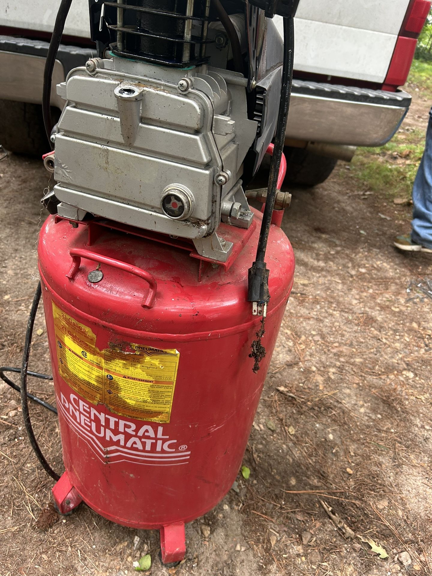 Central Pneumatic 21 Gallon Air Compresso