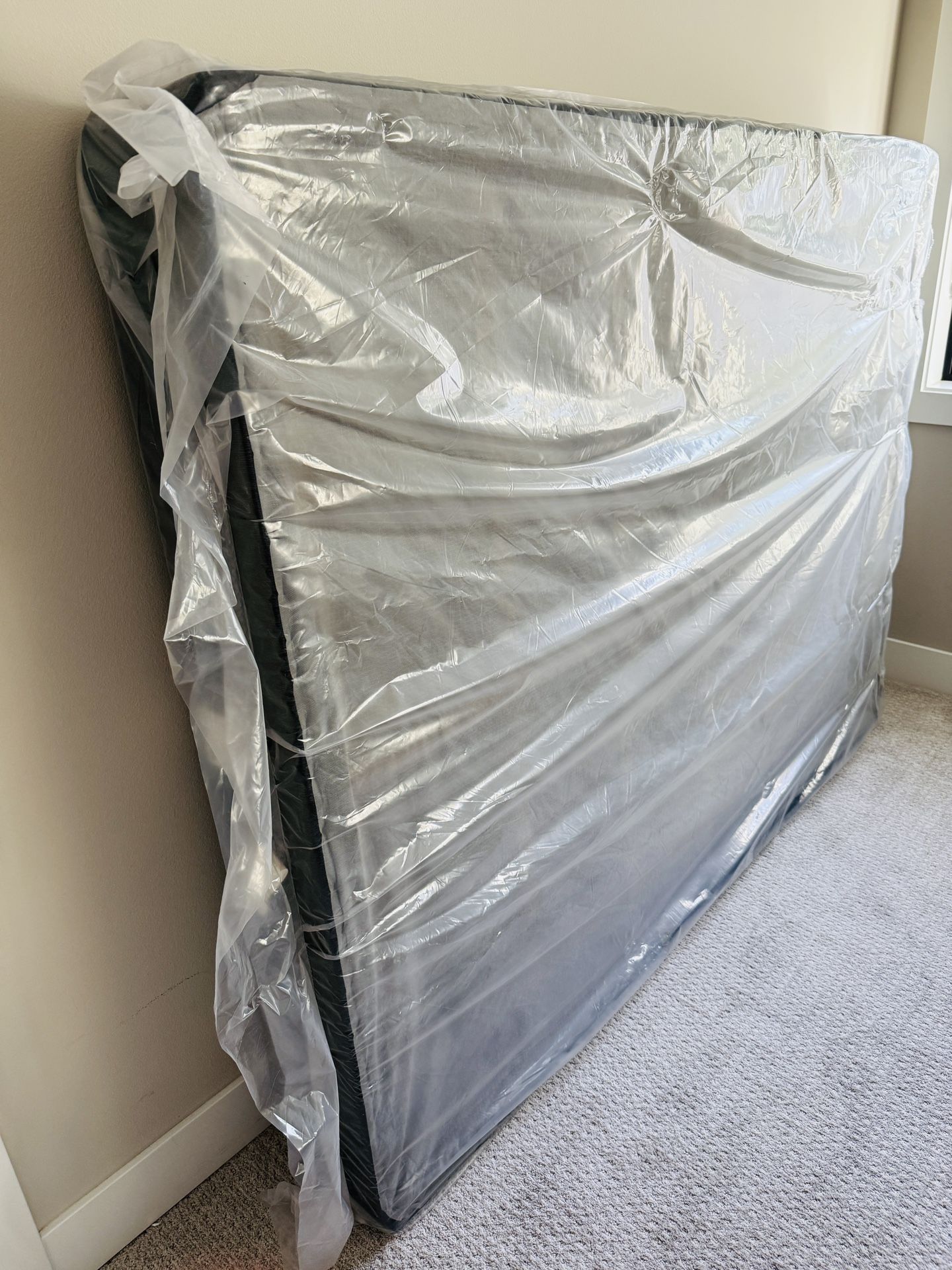 Beauty rest Queen Bed Spring box (NEW)