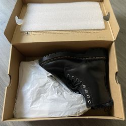 1460 WOMEN'S FAUX FUR LINED LACE UP BOOTS - Serena Doc Martens - size 5 - black/dark gray