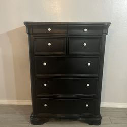 Black Chest Of Drawers