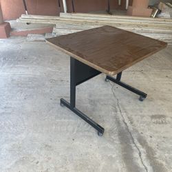 Desk with wheels quality 