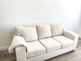 Modern Cream Sofa (83”) – Excellent Condition – Includes Pillows & Blanket