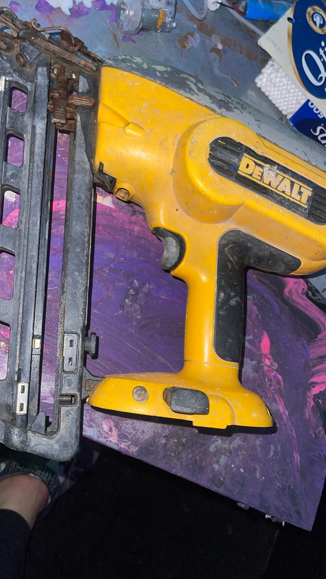 18G Dewalt MAX cordless nail gun battery not included