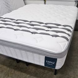 LIKE NEW! Leesa Legend Chill Queen Mattress - Delivery Available