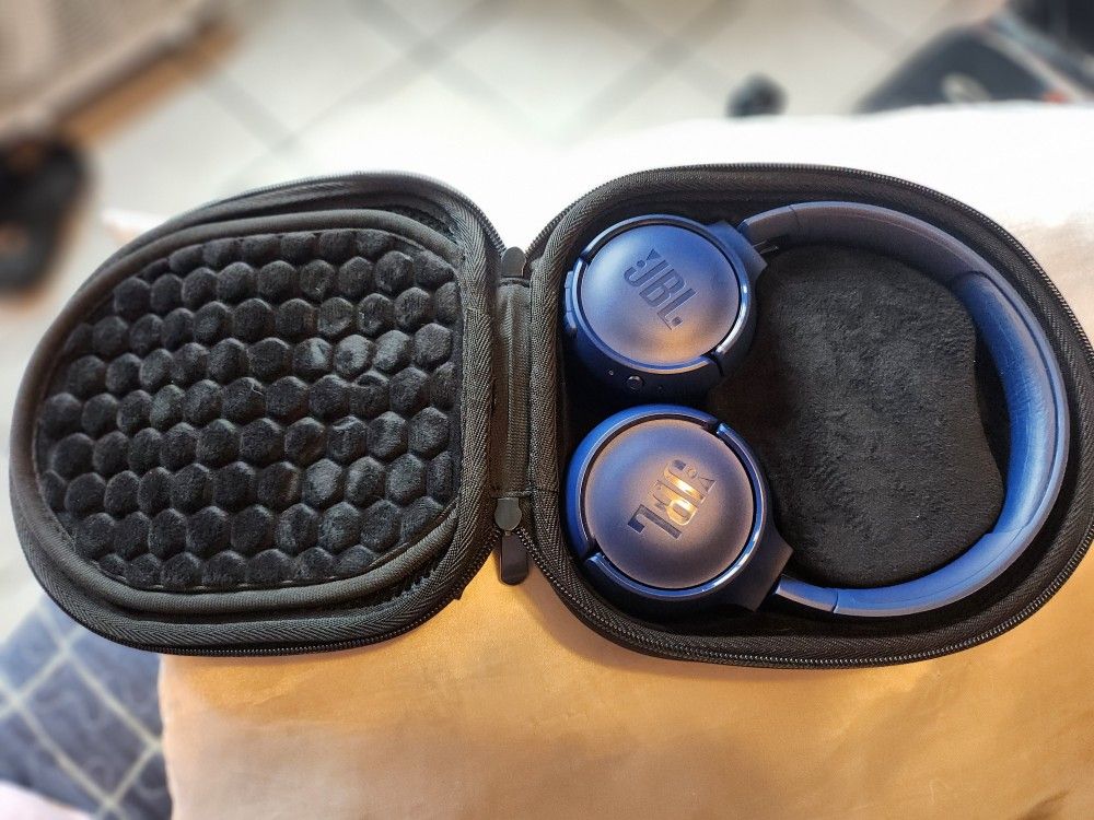 JBL Tune 510 Bluetooth Headphones For Sale!!