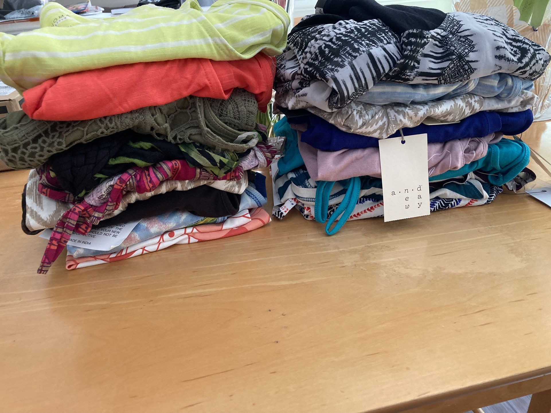 Ladies Sleeveless Tops Lot - Mediums