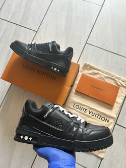 NEW! LV Shoes / Size 10