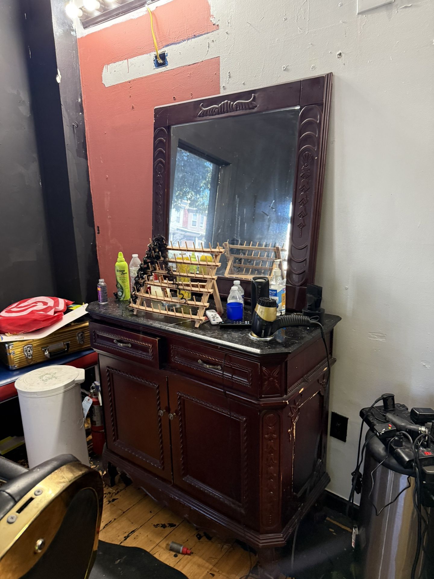 Salon Station 