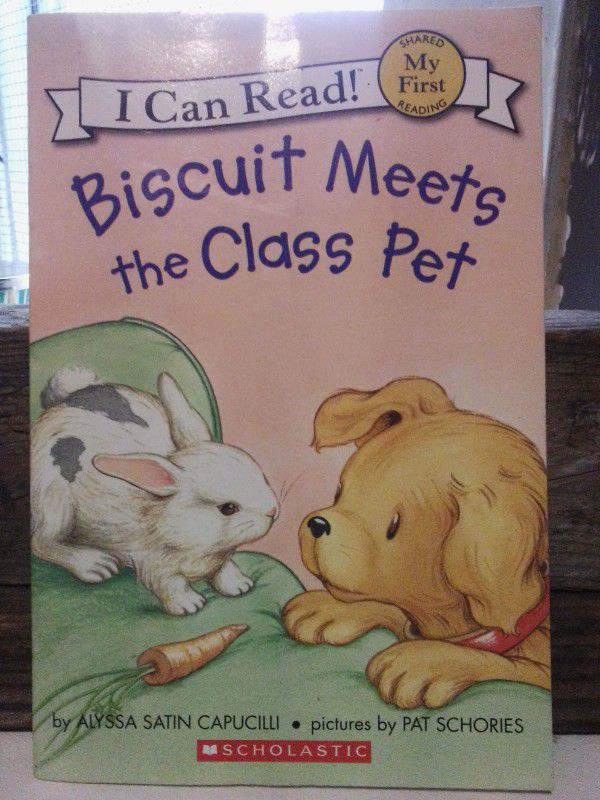 Biscuits Meets The Class Pets
