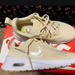 Women’s Sneaker Size 7.5 