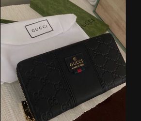 Black Gucci wallet, completely new.