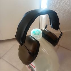 Noise Cancelling Headphones 